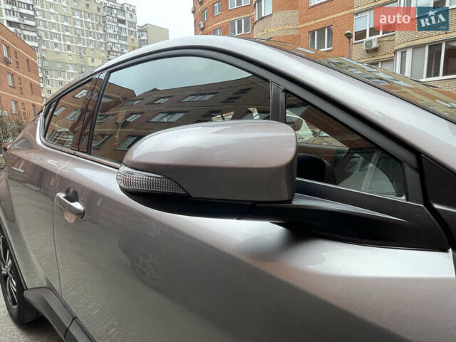 Серый Тойота C-HR, объемом двигателя 1.2 л и пробегом 62 тыс. км за 21500 $, фото 11 на Automoto.ua