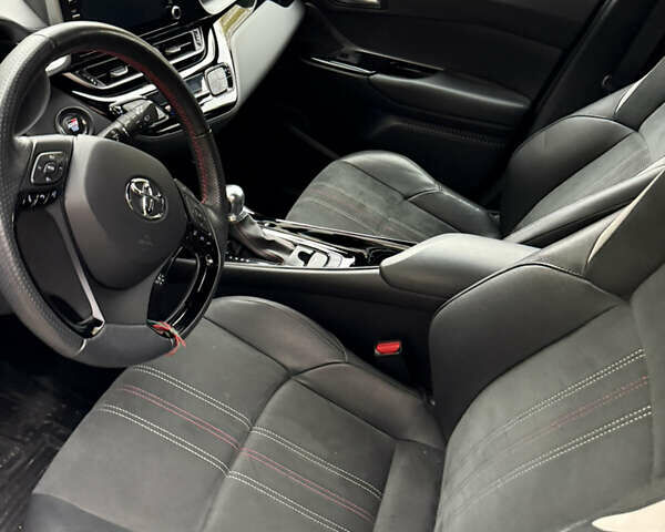 Серый Тойота C-HR, объемом двигателя 1.99 л и пробегом 19 тыс. км за 27500 $, фото 10 на Automoto.ua