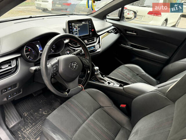 Серый Тойота C-HR, объемом двигателя 1.99 л и пробегом 19 тыс. км за 27500 $, фото 19 на Automoto.ua