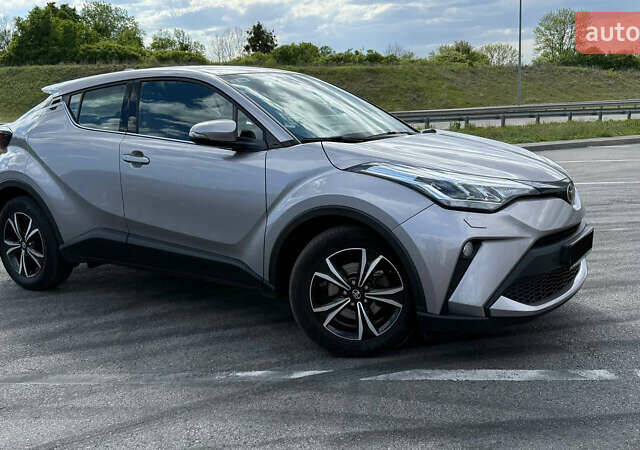Серый Тойота C-HR, объемом двигателя 1.2 л и пробегом 27 тыс. км за 28000 $, фото 6 на Automoto.ua
