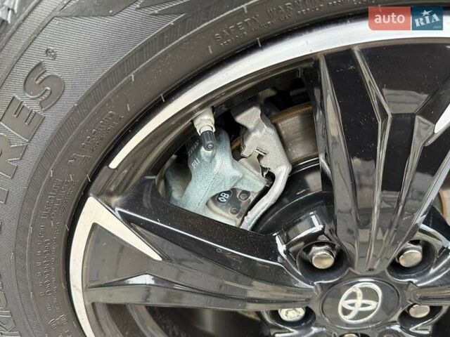 Серый Тойота C-HR, объемом двигателя 1.99 л и пробегом 43 тыс. км за 29500 $, фото 26 на Automoto.ua