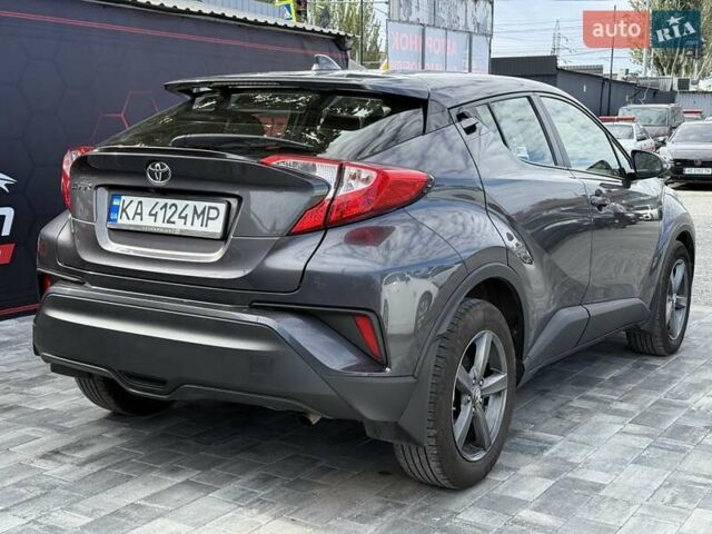 Серый Тойота C-HR, объемом двигателя 2 л и пробегом 81 тыс. км за 20999 $, фото 9 на Automoto.ua
