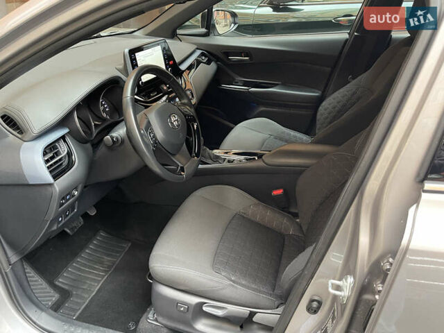 Серый Тойота C-HR, объемом двигателя 1.2 л и пробегом 62 тыс. км за 21500 $, фото 33 на Automoto.ua