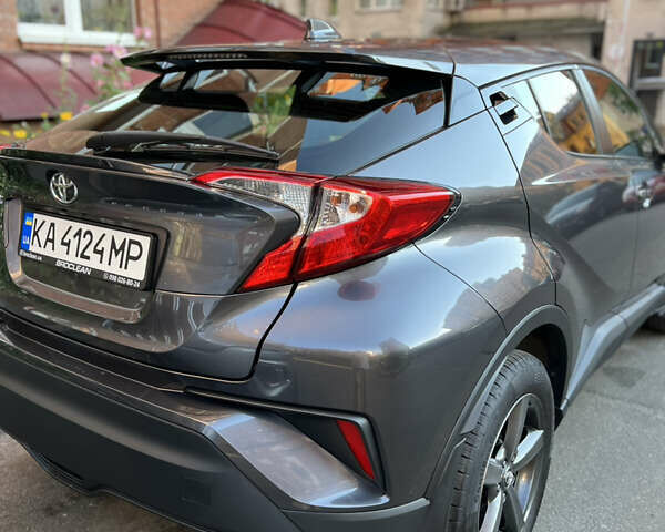 Серый Тойота C-HR, объемом двигателя 2 л и пробегом 78 тыс. км за 21500 $, фото 9 на Automoto.ua