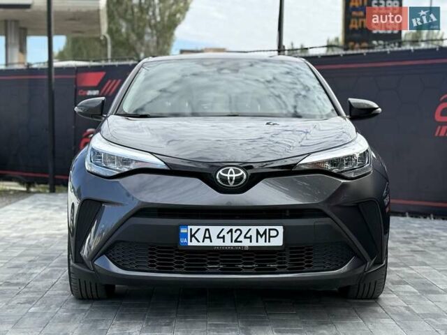 Серый Тойота C-HR, объемом двигателя 2 л и пробегом 81 тыс. км за 20999 $, фото 4 на Automoto.ua