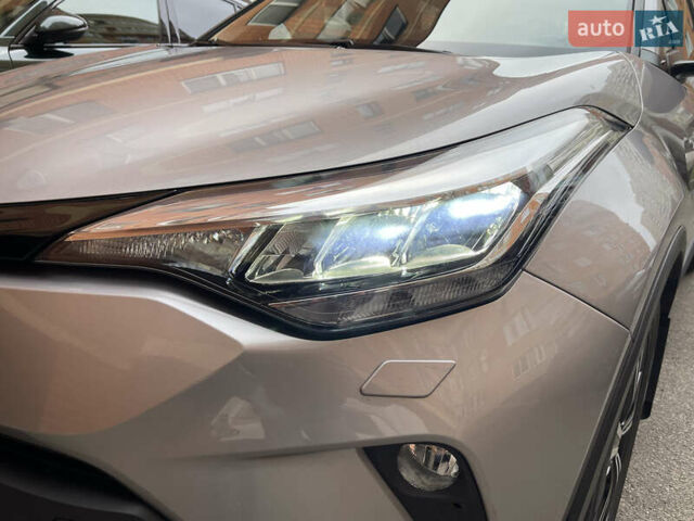 Серый Тойота C-HR, объемом двигателя 1.2 л и пробегом 62 тыс. км за 21500 $, фото 5 на Automoto.ua