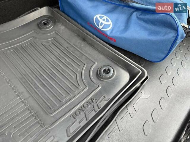 Серый Тойота C-HR, объемом двигателя 1.99 л и пробегом 43 тыс. км за 29500 $, фото 53 на Automoto.ua