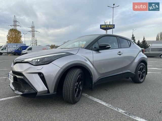 Серый Тойота C-HR, объемом двигателя 2 л и пробегом 18 тыс. км за 30900 $, фото 3 на Automoto.ua