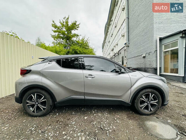 Серый Тойота C-HR, объемом двигателя 1.99 л и пробегом 31 тыс. км за 26900 $, фото 1 на Automoto.ua