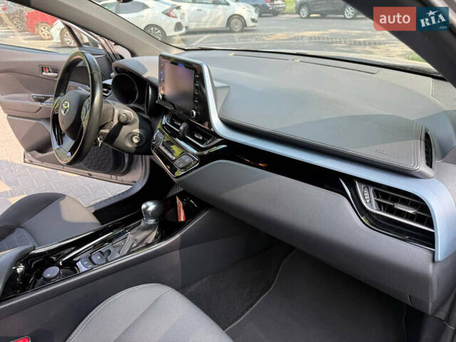 Сірий Тойота C-HR, об'ємом двигуна 1.2 л та пробігом 72 тис. км за 21500 $, фото 91 на Automoto.ua