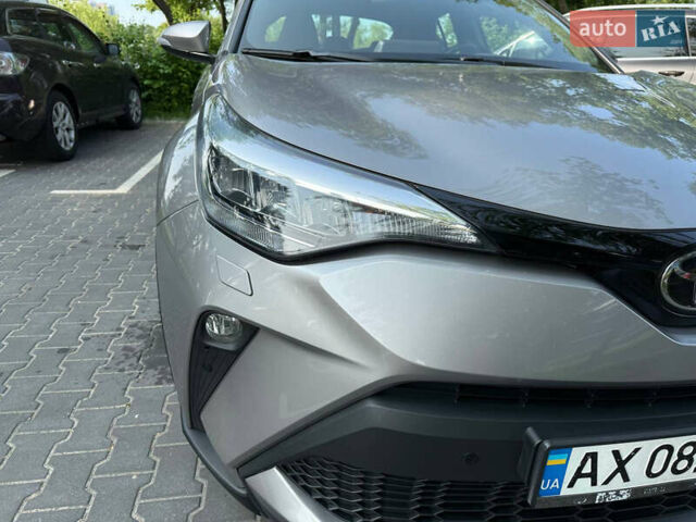 Сірий Тойота C-HR, об'ємом двигуна 1.2 л та пробігом 72 тис. км за 21500 $, фото 15 на Automoto.ua