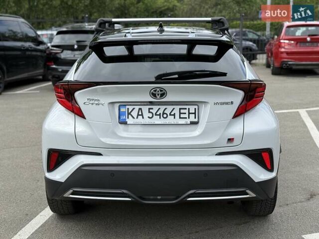 Серый Тойота C-HR, объемом двигателя 1.99 л и пробегом 95 тыс. км за 27300 $, фото 3 на Automoto.ua