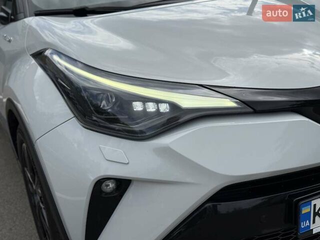 Серый Тойота C-HR, объемом двигателя 1.99 л и пробегом 95 тыс. км за 27300 $, фото 9 на Automoto.ua
