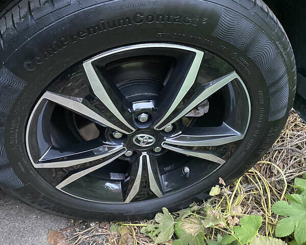 Серый Тойота C-HR, объемом двигателя 1.2 л и пробегом 61 тыс. км за 25500 $, фото 6 на Automoto.ua