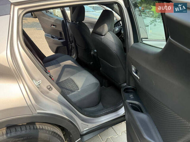 Сірий Тойота C-HR, об'ємом двигуна 1.2 л та пробігом 72 тис. км за 21500 $, фото 83 на Automoto.ua