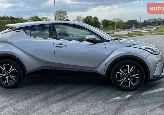Серый Тойота C-HR, объемом двигателя 1.2 л и пробегом 27 тыс. км за 28000 $, фото 1 на Automoto.ua