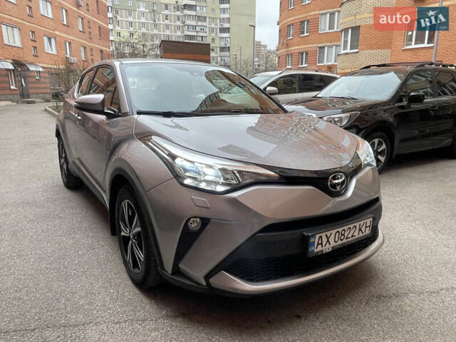 Серый Тойота C-HR, объемом двигателя 1.2 л и пробегом 62 тыс. км за 21500 $, фото 1 на Automoto.ua