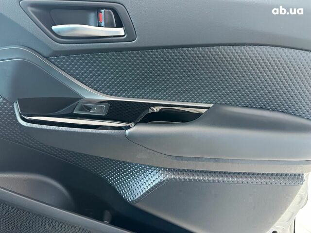 Серый Тойота C-HR, объемом двигателя 2 л и пробегом 27 тыс. км за 30990 $, фото 18 на Automoto.ua