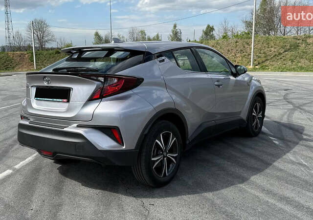 Серый Тойота C-HR, объемом двигателя 1.2 л и пробегом 27 тыс. км за 28000 $, фото 7 на Automoto.ua