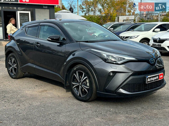 Серый Тойота C-HR, объемом двигателя 2 л и пробегом 42 тыс. км за 29890 $, фото 3 на Automoto.ua