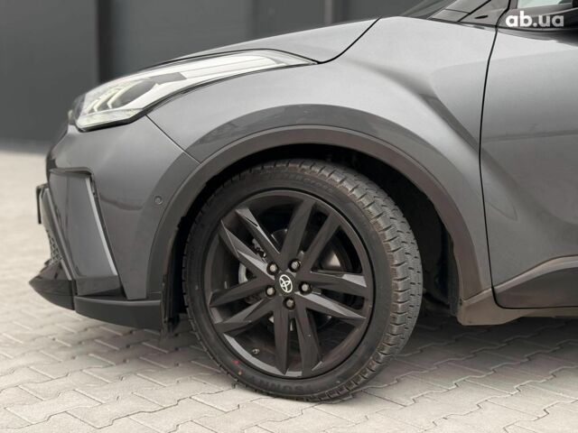 Серый Тойота C-HR, объемом двигателя 1.8 л и пробегом 28 тыс. км за 25490 $, фото 6 на Automoto.ua