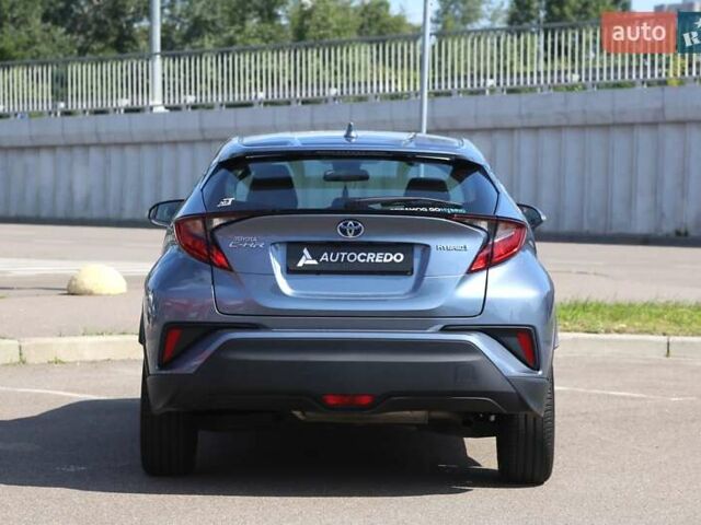 Серый Тойота C-HR, объемом двигателя 1.8 л и пробегом 29 тыс. км за 29900 $, фото 4 на Automoto.ua