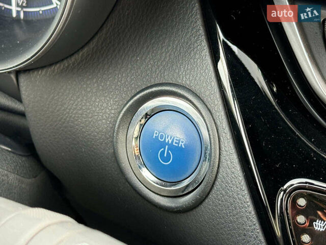 Серый Тойота C-HR, объемом двигателя 2 л и пробегом 42 тыс. км за 29890 $, фото 32 на Automoto.ua