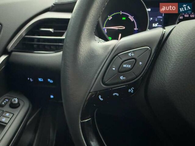 Серый Тойота C-HR, объемом двигателя 1.8 л и пробегом 28 тыс. км за 25490 $, фото 38 на Automoto.ua