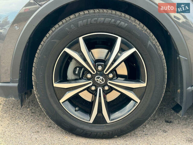 Серый Тойота C-HR, объемом двигателя 2 л и пробегом 42 тыс. км за 29890 $, фото 11 на Automoto.ua
