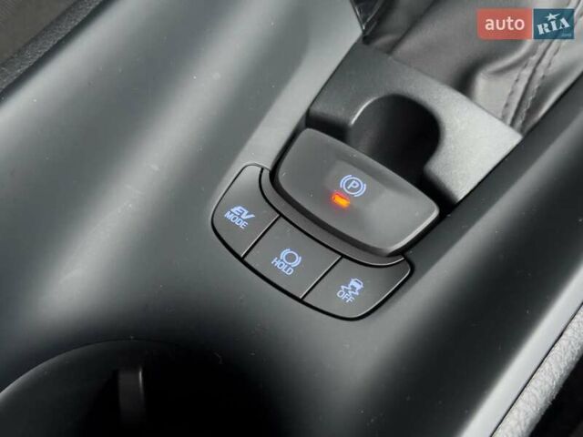 Серый Тойота C-HR, объемом двигателя 1.8 л и пробегом 28 тыс. км за 25490 $, фото 31 на Automoto.ua