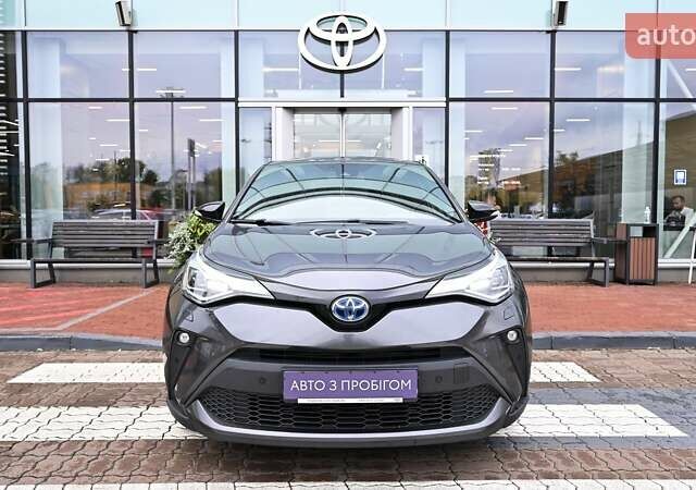 Серый Тойота C-HR, объемом двигателя 2 л и пробегом 101 тыс. км за 27426 $, фото 4 на Automoto.ua