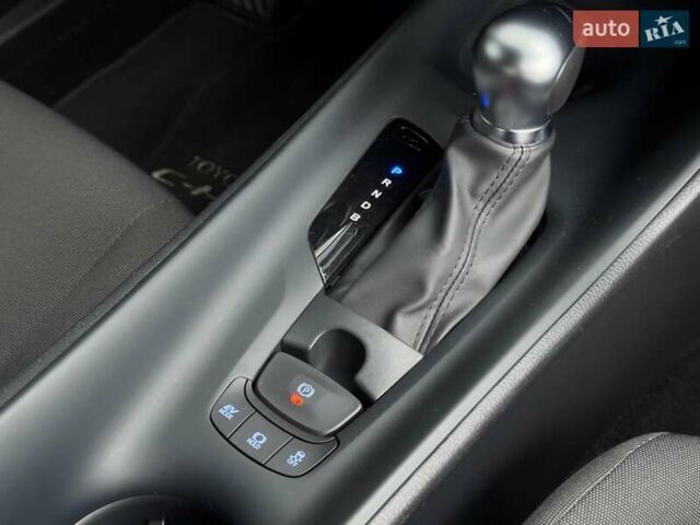 Серый Тойота C-HR, объемом двигателя 1.8 л и пробегом 28 тыс. км за 25490 $, фото 30 на Automoto.ua