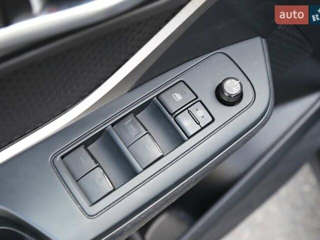 Сірий Тойота C-HR, об'ємом двигуна 1.8 л та пробігом 29 тис. км за 29500 $, фото 21 на Automoto.ua