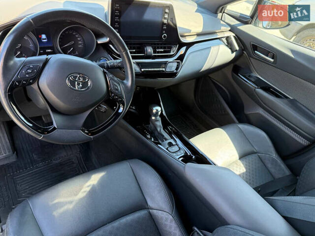 Серый Тойота C-HR, объемом двигателя 1.99 л и пробегом 39 тыс. км за 30000 $, фото 17 на Automoto.ua