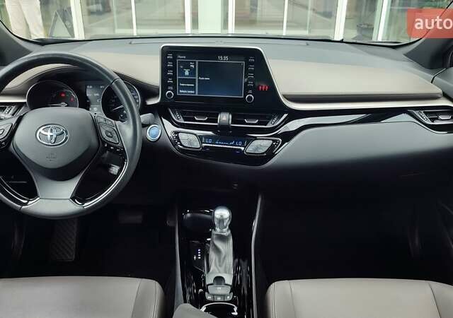 Серый Тойота C-HR, объемом двигателя 1.99 л и пробегом 57 тыс. км за 33077 $, фото 7 на Automoto.ua