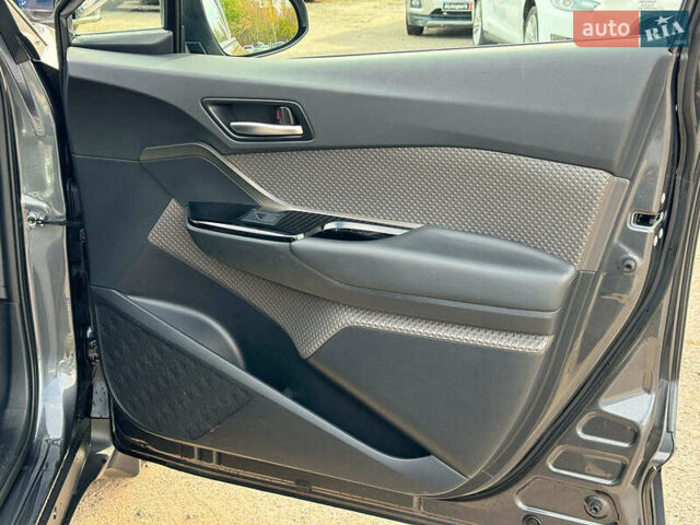 Серый Тойота C-HR, объемом двигателя 2 л и пробегом 42 тыс. км за 29890 $, фото 26 на Automoto.ua