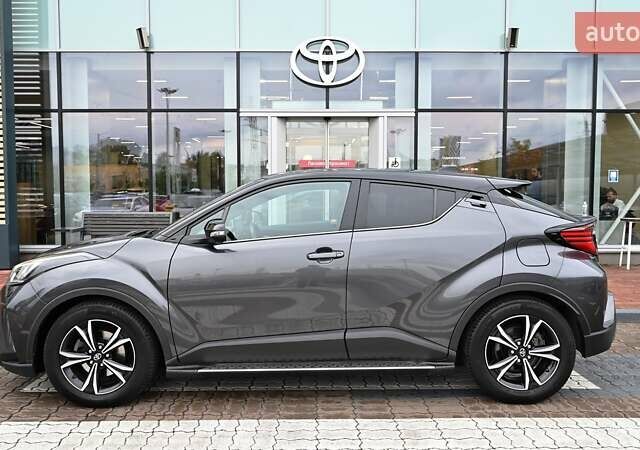 Серый Тойота C-HR, объемом двигателя 2 л и пробегом 101 тыс. км за 27426 $, фото 1 на Automoto.ua
