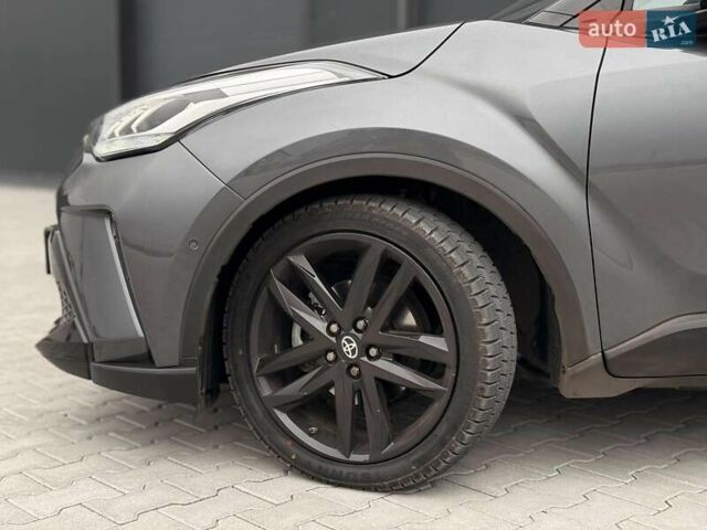 Серый Тойота C-HR, объемом двигателя 1.8 л и пробегом 28 тыс. км за 25490 $, фото 6 на Automoto.ua