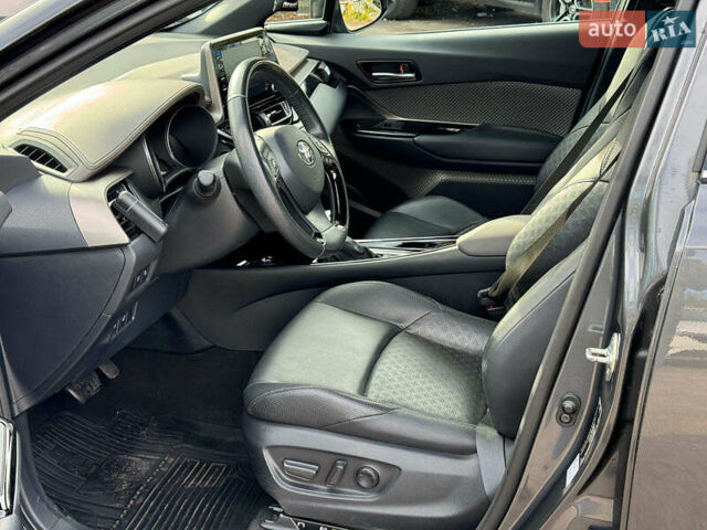 Серый Тойота C-HR, объемом двигателя 2 л и пробегом 42 тыс. км за 29890 $, фото 16 на Automoto.ua