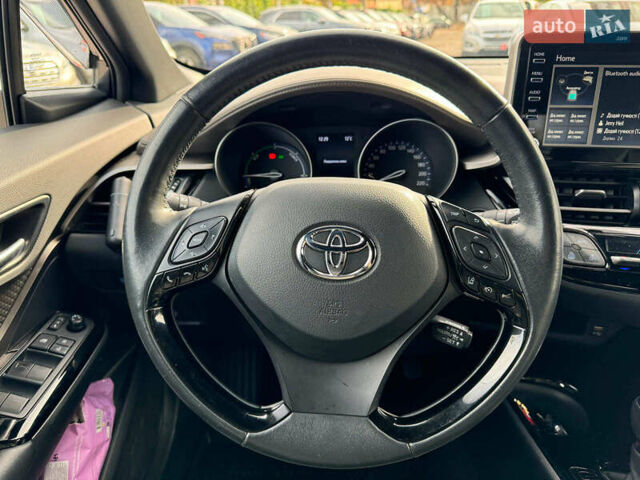 Серый Тойота C-HR, объемом двигателя 2 л и пробегом 42 тыс. км за 29890 $, фото 30 на Automoto.ua