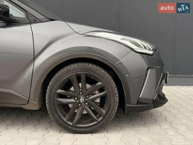 Серый Тойота C-HR, объемом двигателя 1.8 л и пробегом 28 тыс. км за 25490 $, фото 22 на Automoto.ua