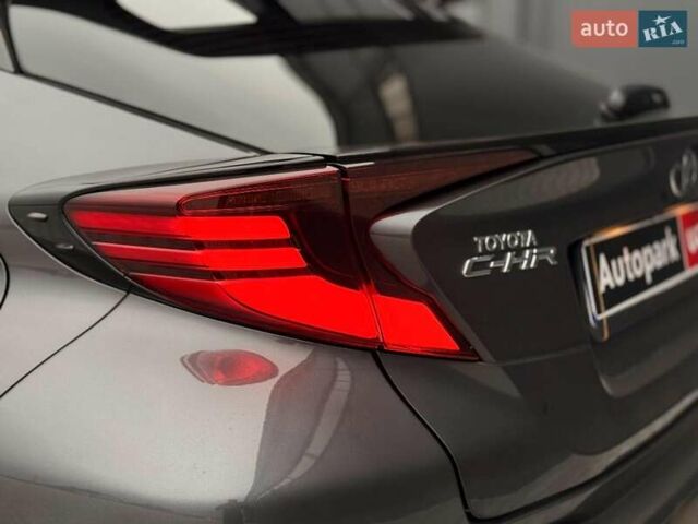 Серый Тойота C-HR, объемом двигателя 1.8 л и пробегом 28 тыс. км за 25490 $, фото 8 на Automoto.ua