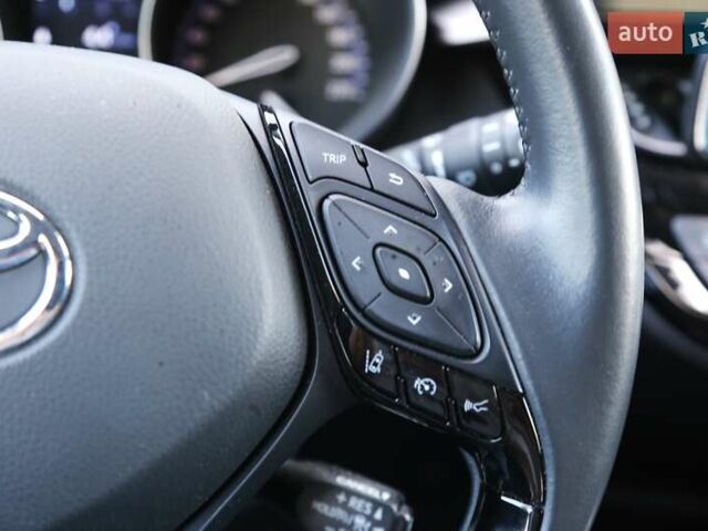 Сірий Тойота C-HR, об'ємом двигуна 1.8 л та пробігом 29 тис. км за 29500 $, фото 25 на Automoto.ua