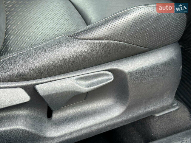 Серый Тойота C-HR, объемом двигателя 2 л и пробегом 42 тыс. км за 29890 $, фото 25 на Automoto.ua