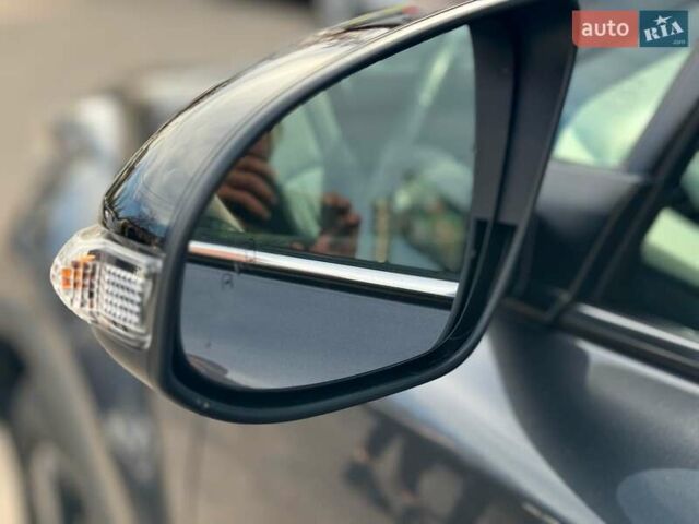 Серый Тойота C-HR, объемом двигателя 2 л и пробегом 42 тыс. км за 29890 $, фото 13 на Automoto.ua