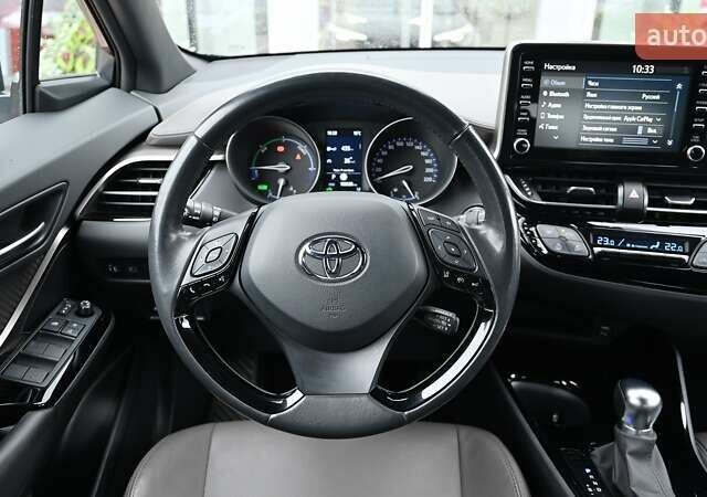 Серый Тойота C-HR, объемом двигателя 2 л и пробегом 101 тыс. км за 27426 $, фото 8 на Automoto.ua