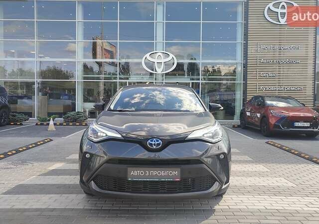 Серый Тойота C-HR, объемом двигателя 1.99 л и пробегом 57 тыс. км за 33077 $, фото 4 на Automoto.ua