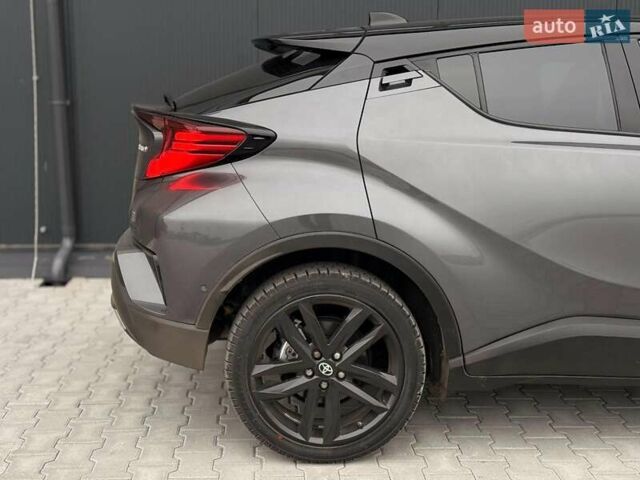 Серый Тойота C-HR, объемом двигателя 1.8 л и пробегом 28 тыс. км за 25490 $, фото 23 на Automoto.ua
