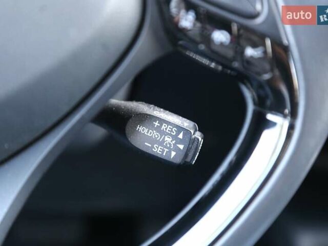 Серый Тойота C-HR, объемом двигателя 1.8 л и пробегом 29 тыс. км за 29900 $, фото 27 на Automoto.ua