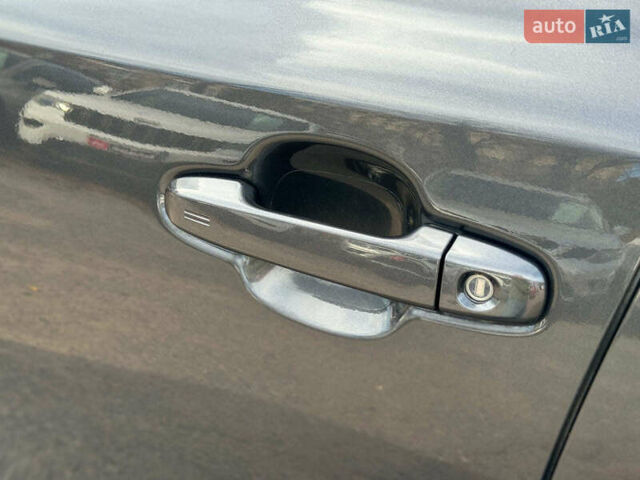 Серый Тойота C-HR, объемом двигателя 2 л и пробегом 42 тыс. км за 29890 $, фото 12 на Automoto.ua